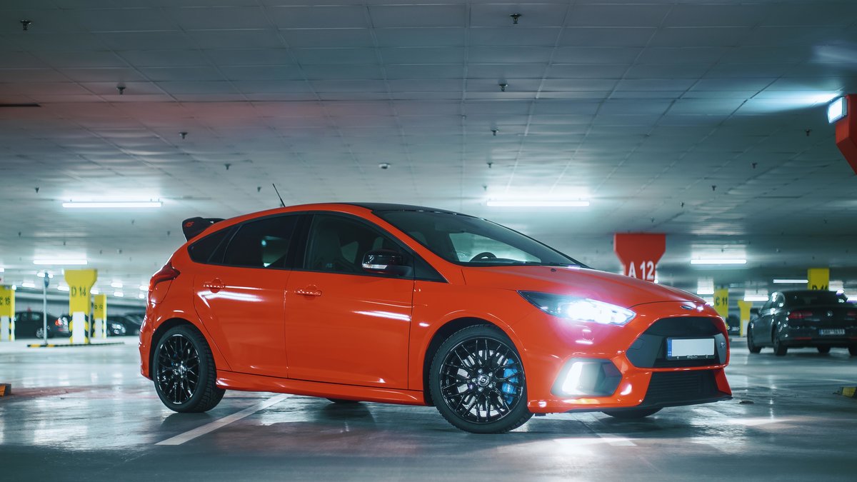 Ford Focus RS - Red Gloss wrap - img 3