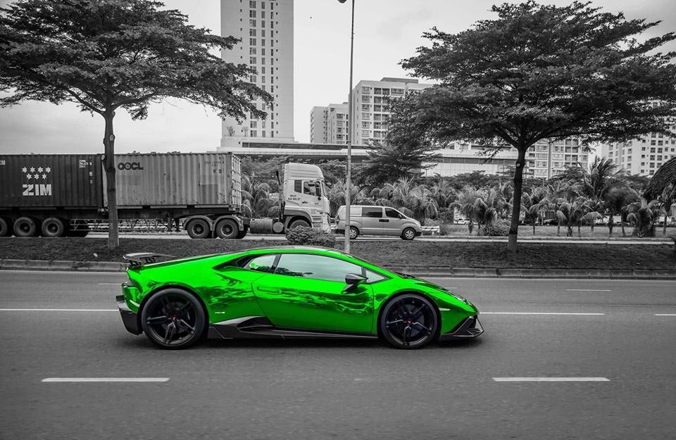Lamborghini Huracan - Green Chrome wrap - img 1