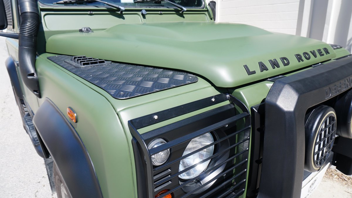 Land Rover Defender - Military Green wrap - img 1