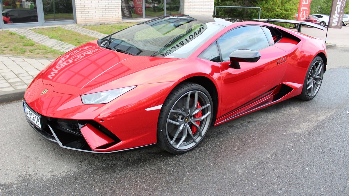 Lamborghini Huracan - Red Chrome wrap - cover