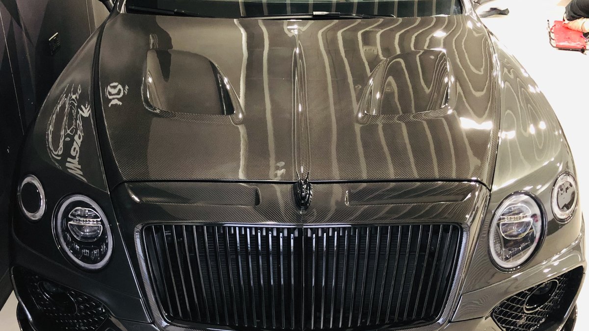 Bentley Bentayaga - Grey Gloss wrap - img 1