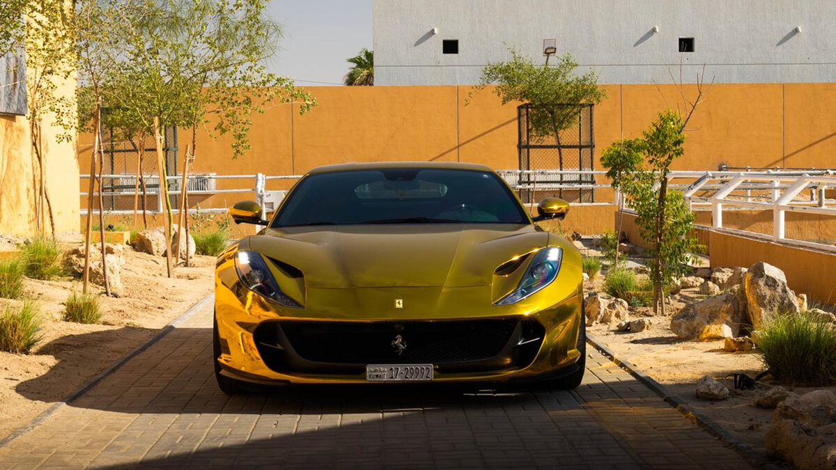 Ferrari 812 Superfast - Gold Chrome Wrap - cover