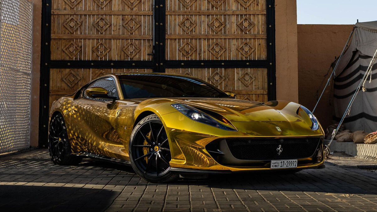 Ferrari 812 Superfast - Gold Chrome Wrap - img 2