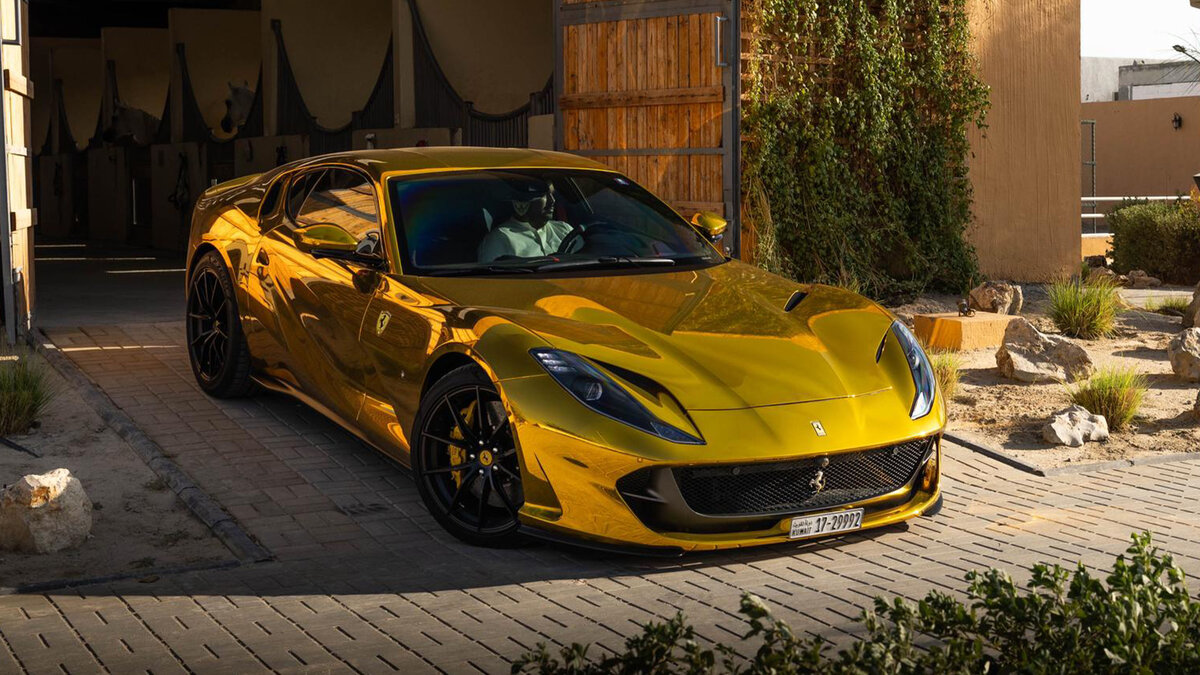 Ferrari 812 Superfast - Gold Chrome Wrap - img 5