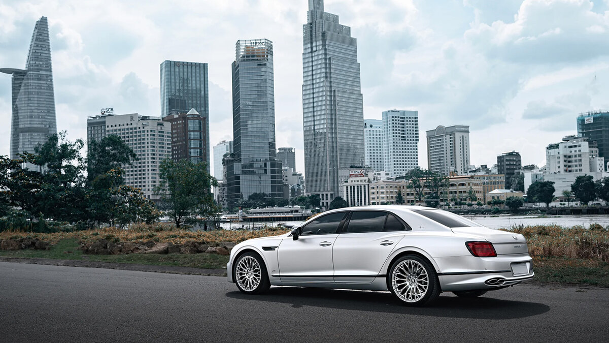 Bentley Flying Spur - Satin White Aluminium Wrap - img 3