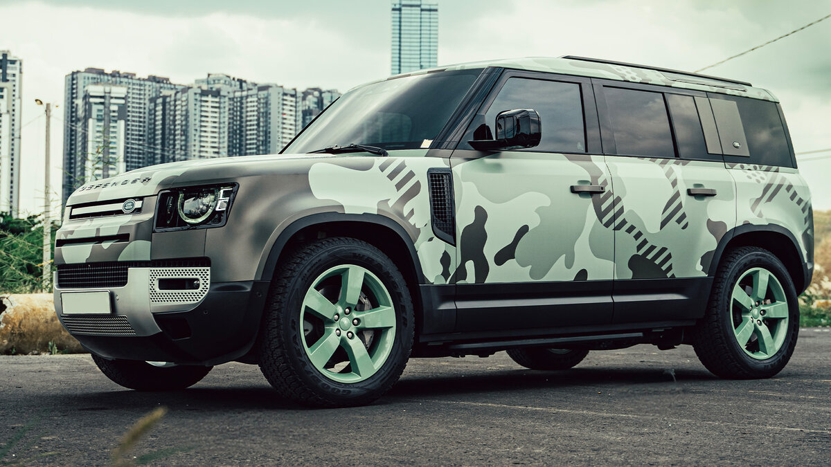 Land Rover Defender 75th Limited Edition - Green Camo Wrap - img 3