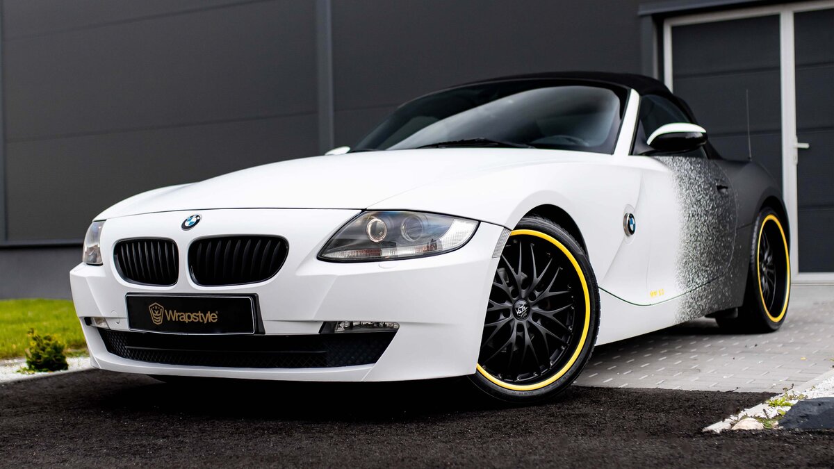 BMW Z4 - Black & White Wrap - cover