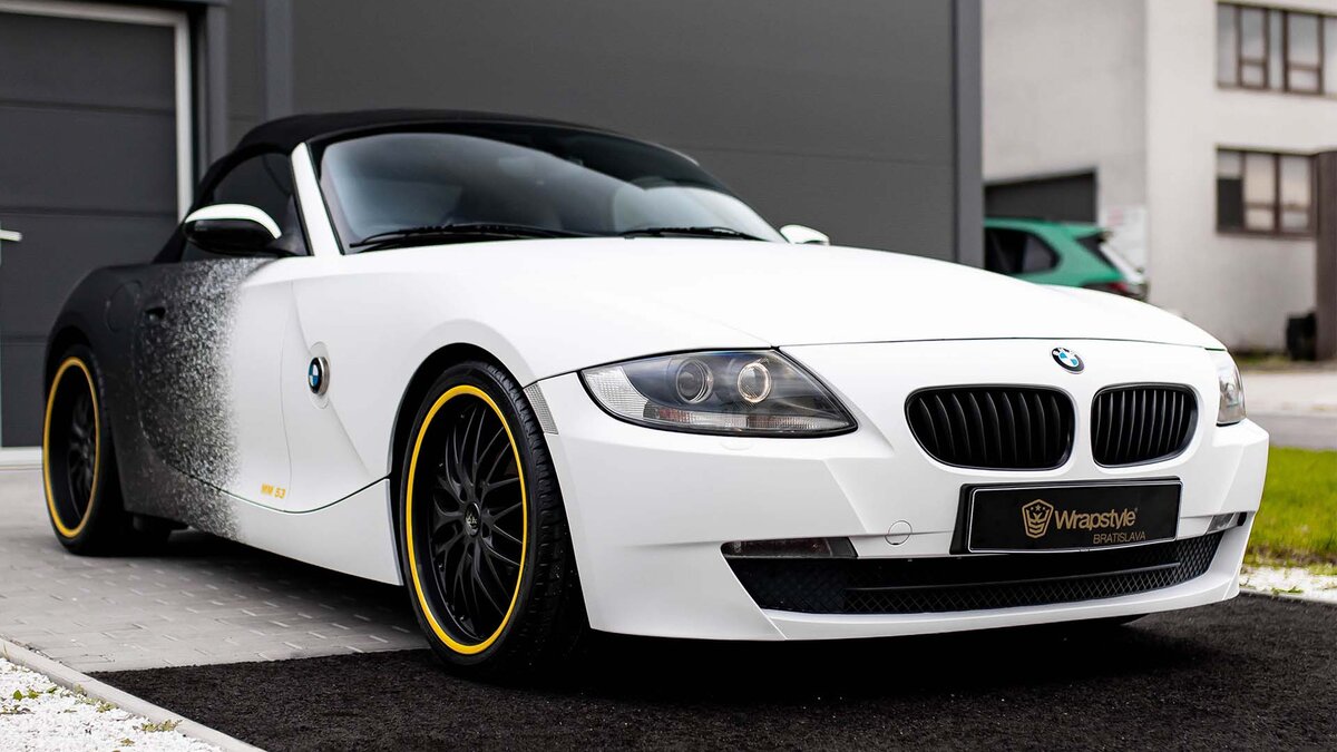 BMW Z4 - Black & White Wrap - img 2