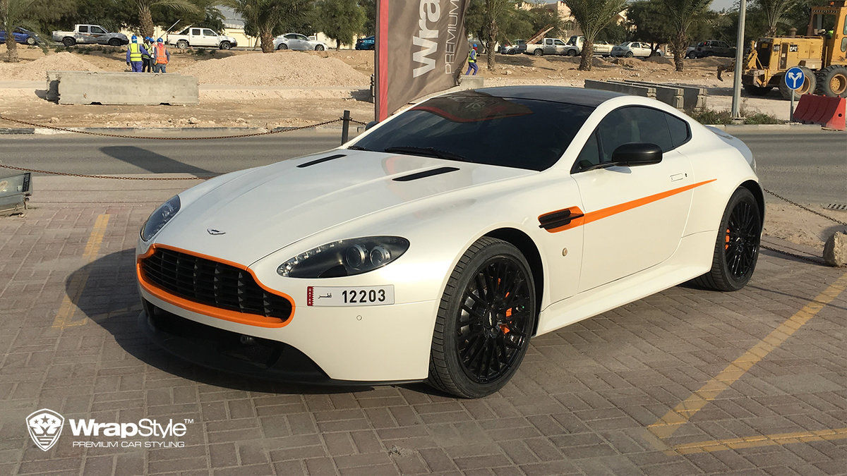 Aston Martin Vantage S - White Satin wrap - img 1