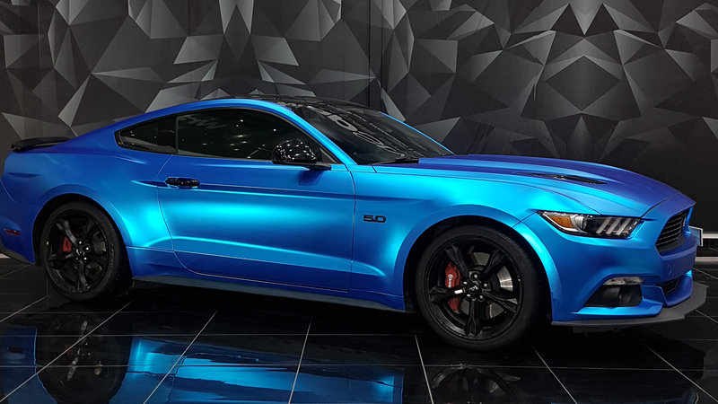 Ford Mustang - Blue Iridescent wrap