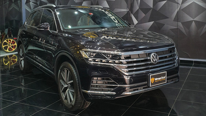 Volkswagen Touareg - Black Gloss wrap