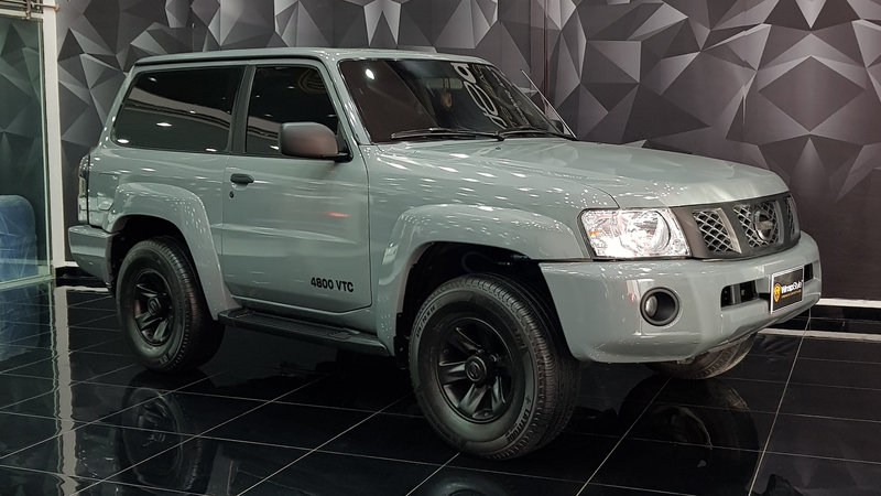 Nissan Navara - Grey Gloss wrap