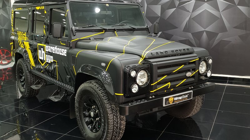 Land Rover Defender - Warehouse Gym wrap