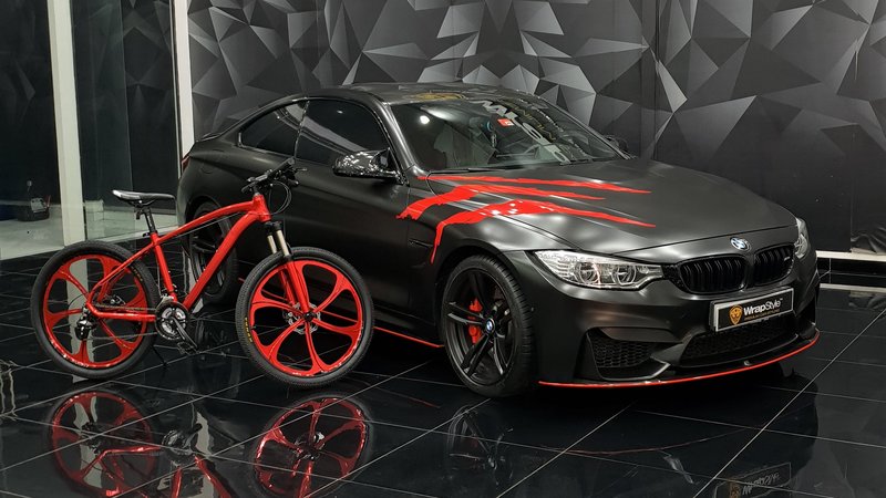 BMW M4 - Red Scratches wrap - img 1 small