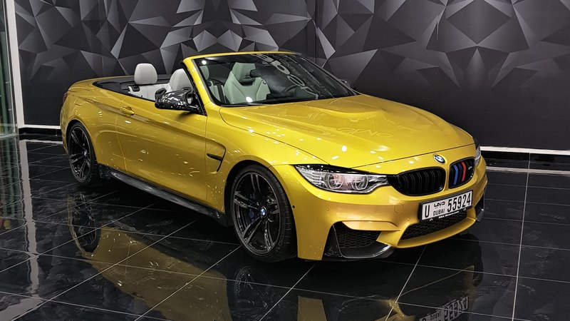 BMW M4 Cabrio - Gold Gloss wrap