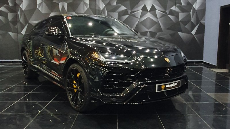 Lamborghini Urus - Black Gloss wrap