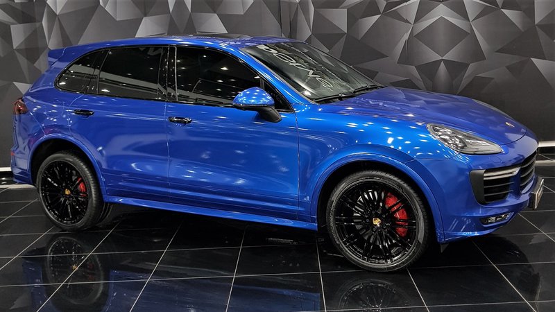 Porsche Cayenne - Blue Gloss wrap