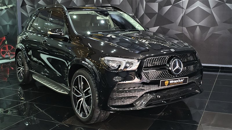 Mercedes GLA - Black Gloss wrap