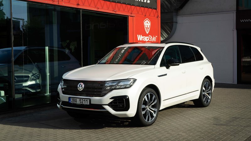 Volkswagen Touareq - White Satin Pearl wrap